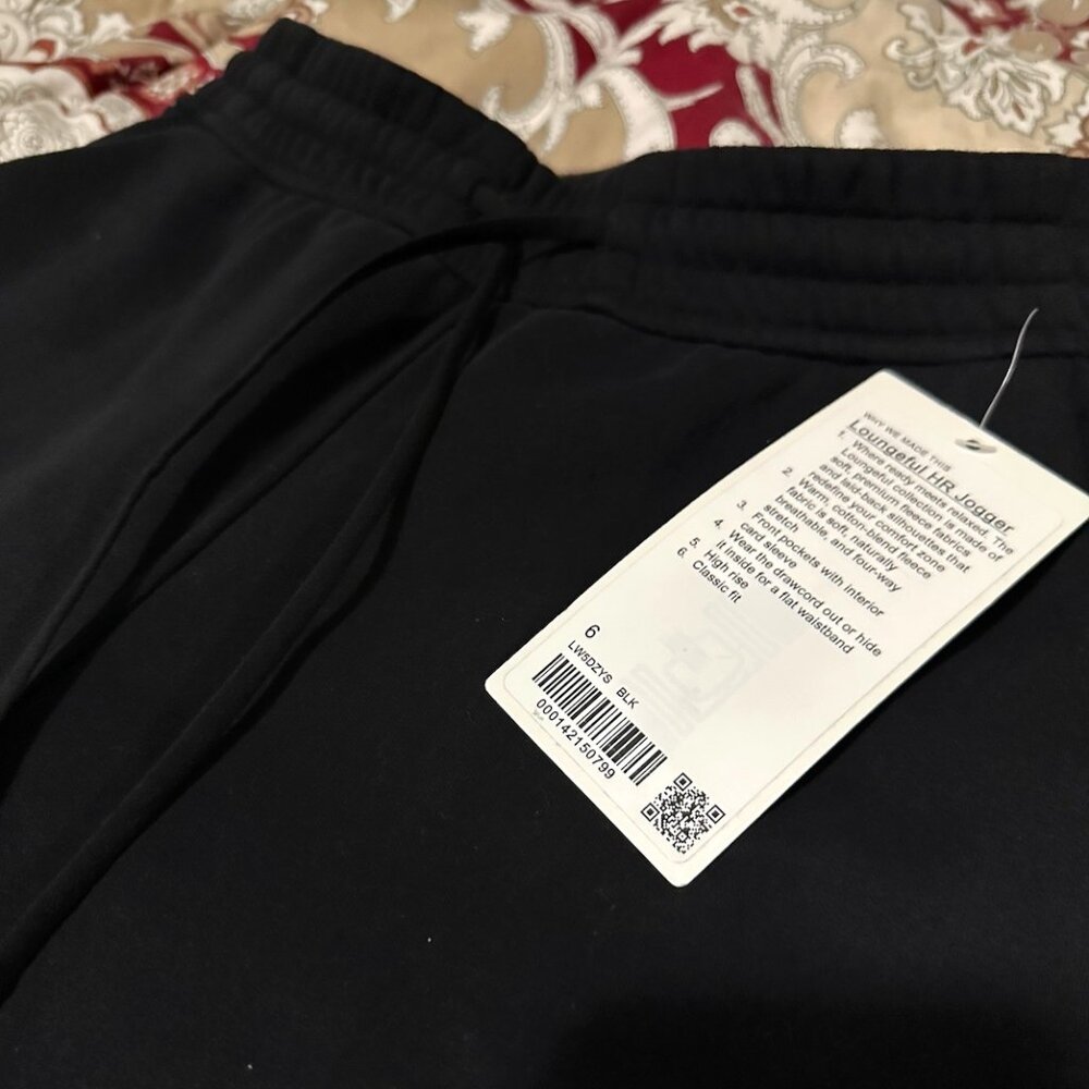 BNWT LULULEMON HIGH RISE LOUNGEFUL JOGGER SIZE 6 (ORIGINAL PRICE: 128 CAD)